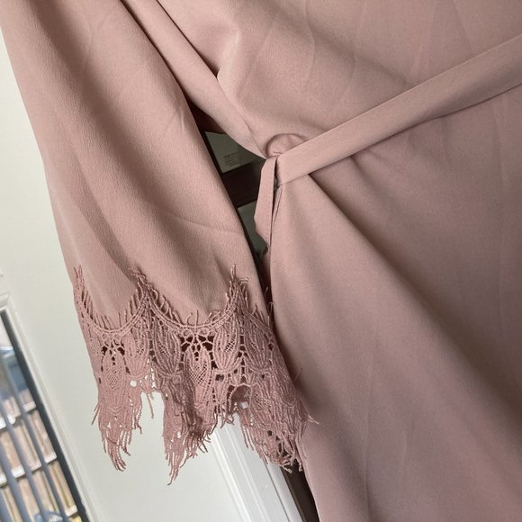 Elegant Pretty Rose Colored Lace Trim Robe - Picture 3 of 10